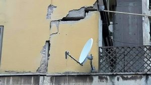 La crepa sulla facciata 1 2